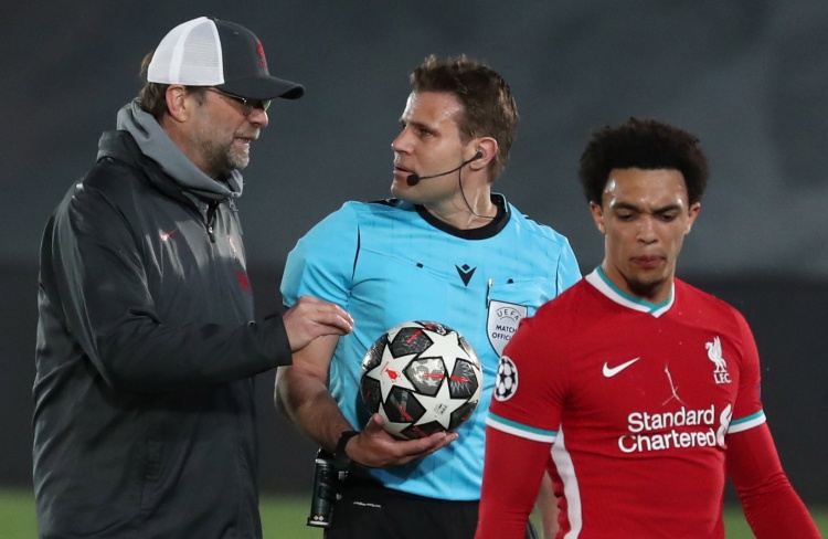 他并未与任何球队进行谈判。@diarioas 来源：Madrid Zone